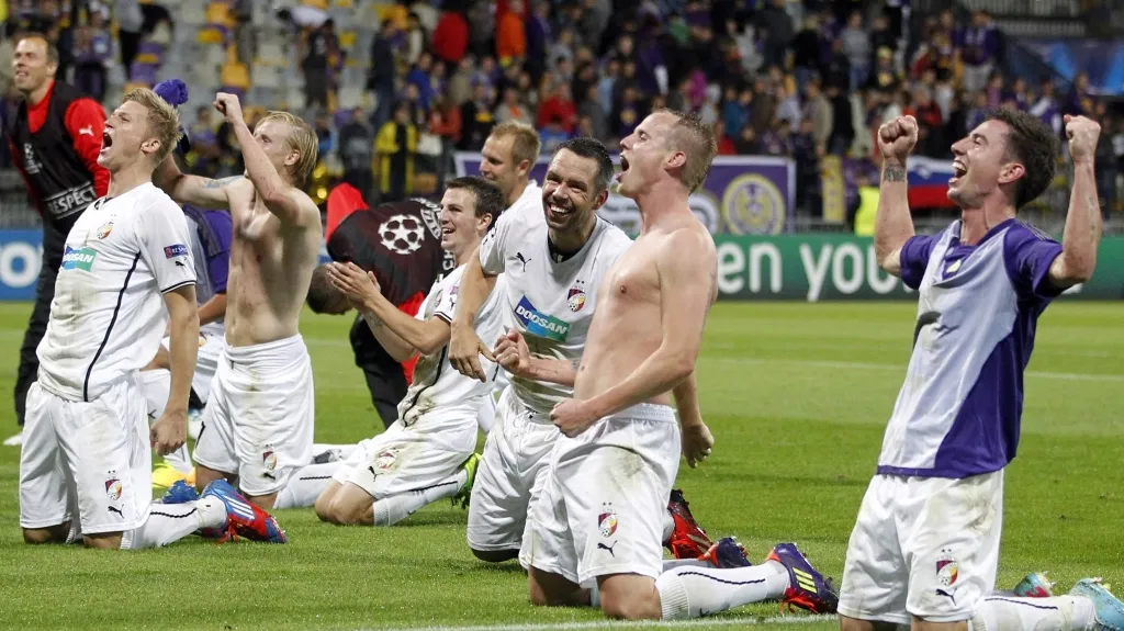 Takhle slavili hráči Plzně postup do Ligy mistrů. Teď je čeká první protivník - anglický Manchester City