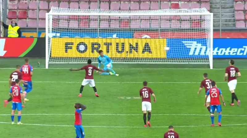 Gól v utkání Sparta - Plzeň: Kanga z pen. – 1:0 (15. min.)