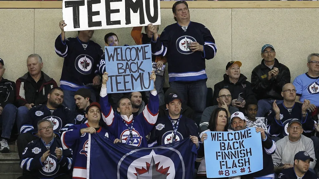 Fanoušci Winnipegu vítají Teemu Selänneho