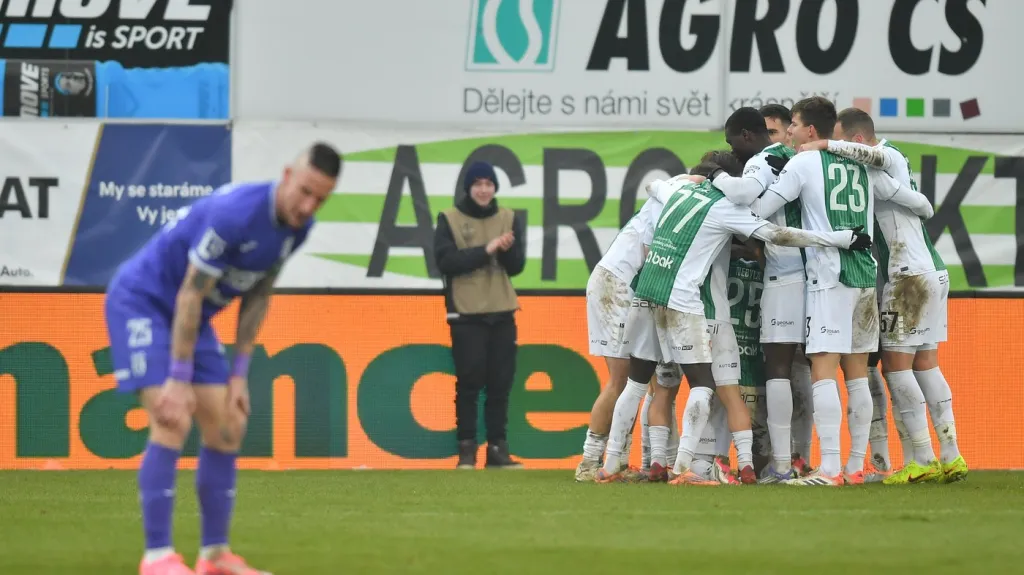 Fotbalisté Jablonce se radují v utkání proti Karviné
