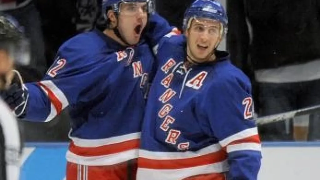 Aleš Kotalík (vlevo) se spoluhráčem Ryanem Callahanem