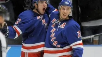 Aleš Kotalík (vlevo) se spoluhráčem Ryanem Callahanem