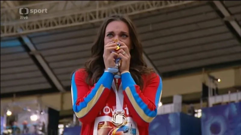 Emotivní medailový ceremoniál tyčkařek v podaní Jeleny Isinbajevové