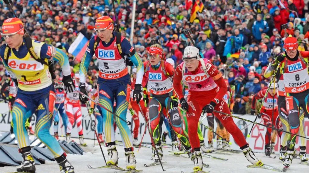 Závod s hromadným startem biatlonistek