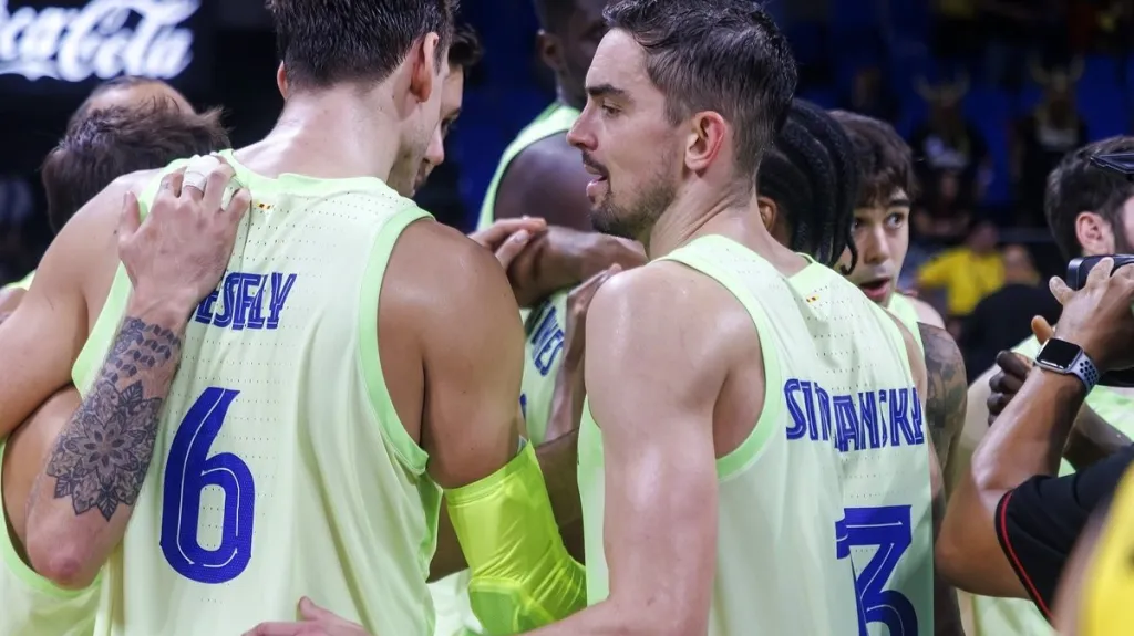 Jan Veselý a Tomáš Satoranský v barcelonském dresu