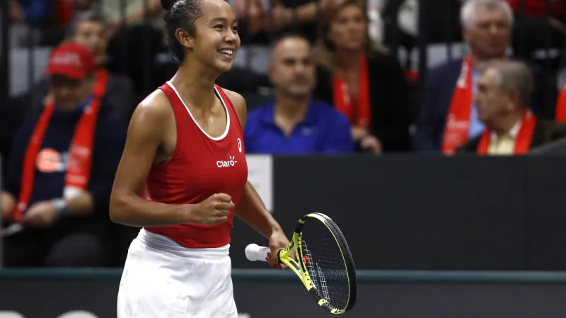 Leylah Fernandezová v tílku Kanady slaví překvapivý skalp Švýcarky Belindy Bencicové