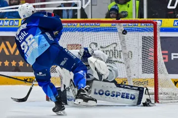 Filip Král rozhoduje v prodloužení o výhře Komety nad Plzní