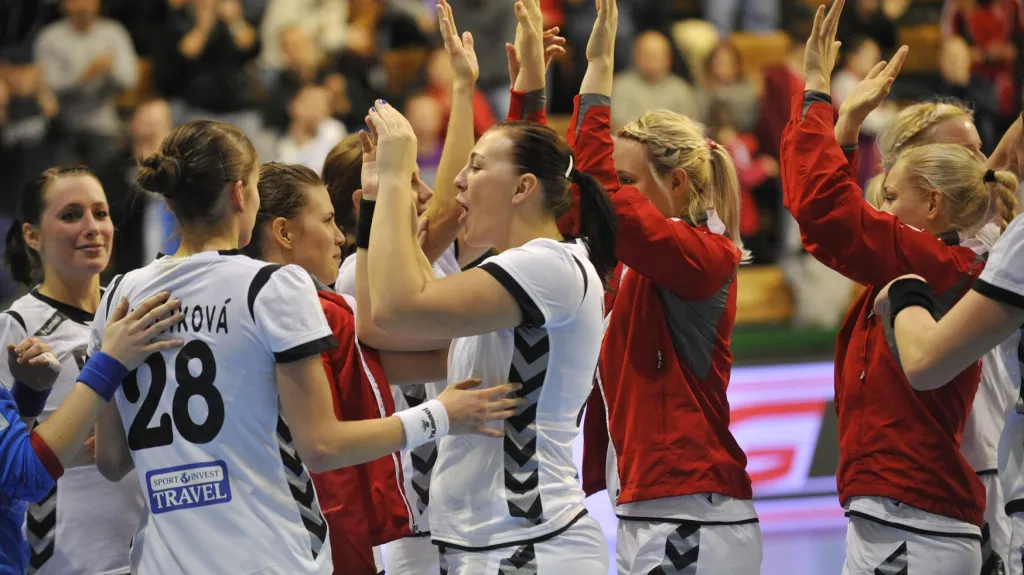 Slavící české házenkářky