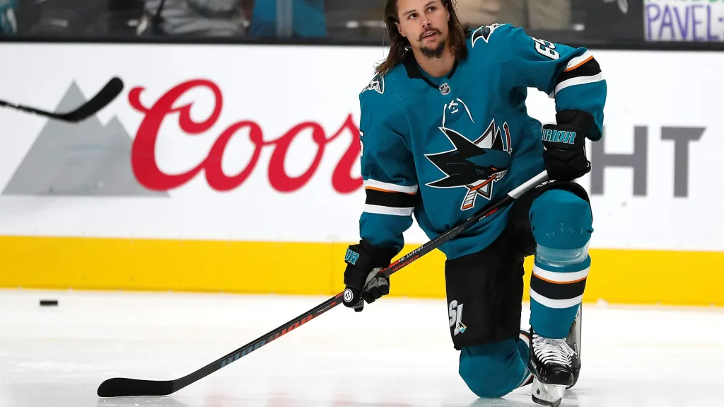 Posune hvězdný bek Erik Karlsson San Jose do finále Stanley Cupu?