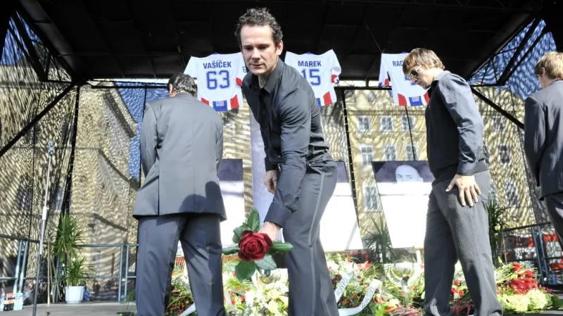 S reprezentačními spoluhráči se loučí Patrik Eliáš