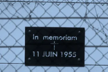 Pamětní deska připomínající tragédii z 11. června 1955