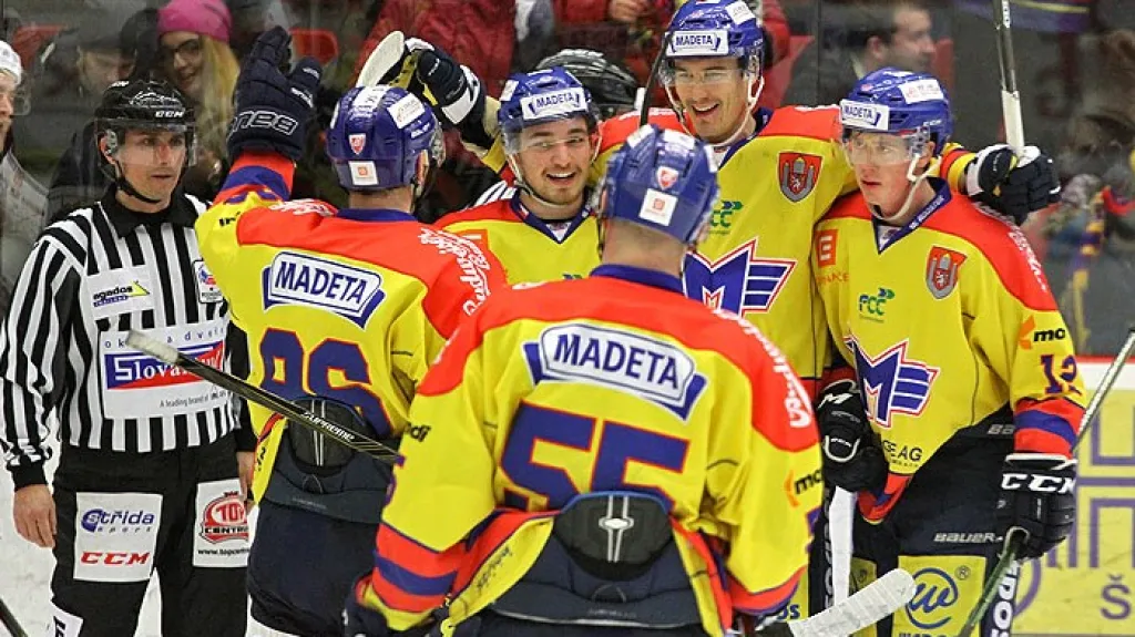 Radující se hokejisté českobudějovického Motoru