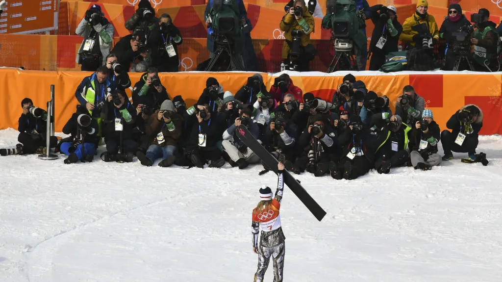 Ester Ledecká pózuje fotografům