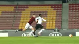 Moment utkání Sparta - Lille: Vyloučení Krejčího (23. min.)
