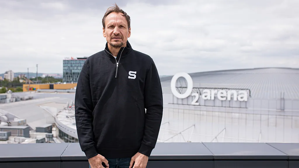 Sparťanský trenér Pavel Gross před O2 arenou