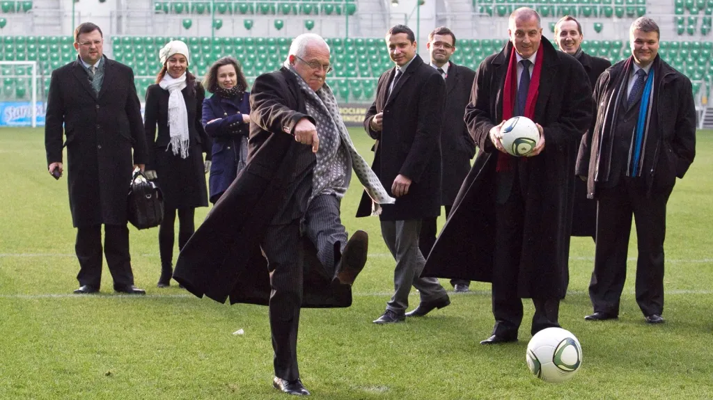 Václav Klaus na stadionu ve Vratislavi