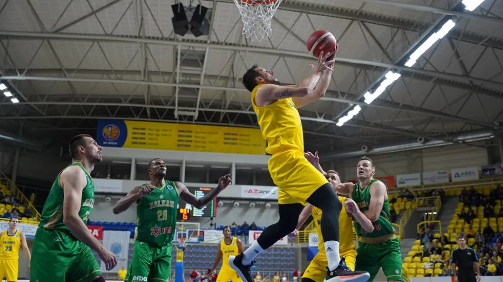 Jakub Šiřina v zápase Eurocupu proti BC Balkan