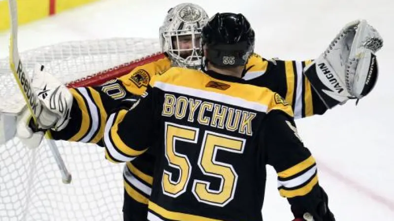 Tim Thomas a Johnny Boychuk