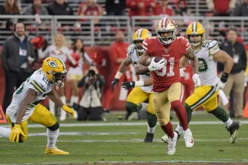 Raheem Mostert uniká obraně Green Bay