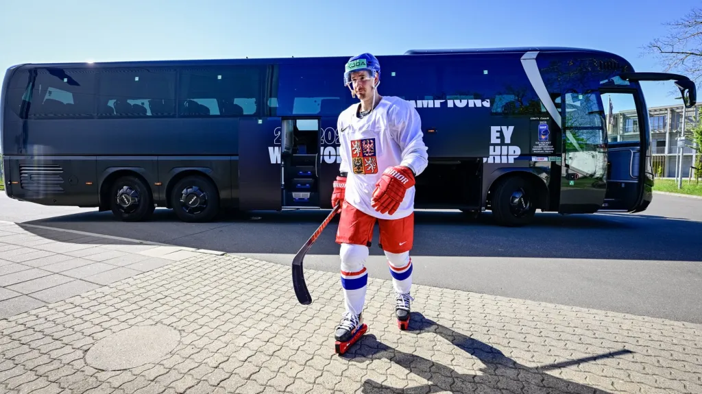 Roman Červenka přichází na první trénink reprezentace v Herningu