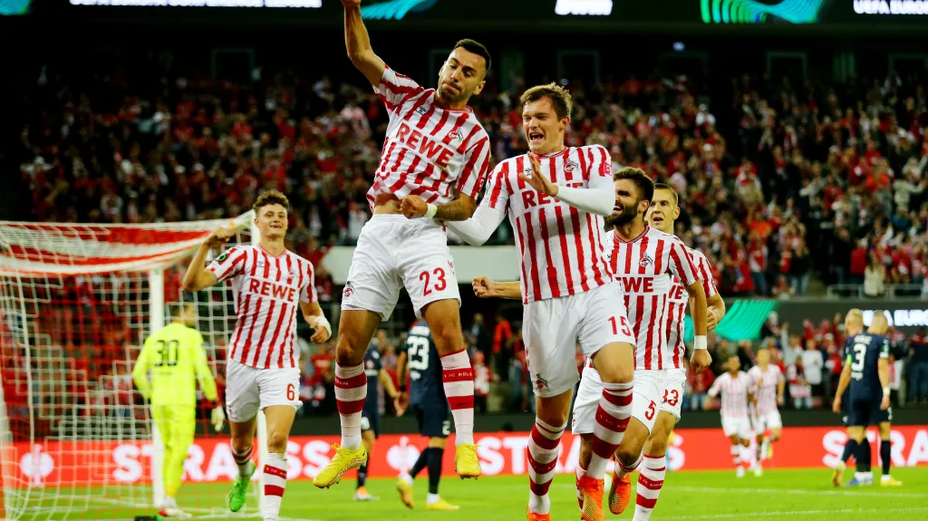 Fotbalisté 1.FC Kolín se radují z gólu v síti Slovácka 