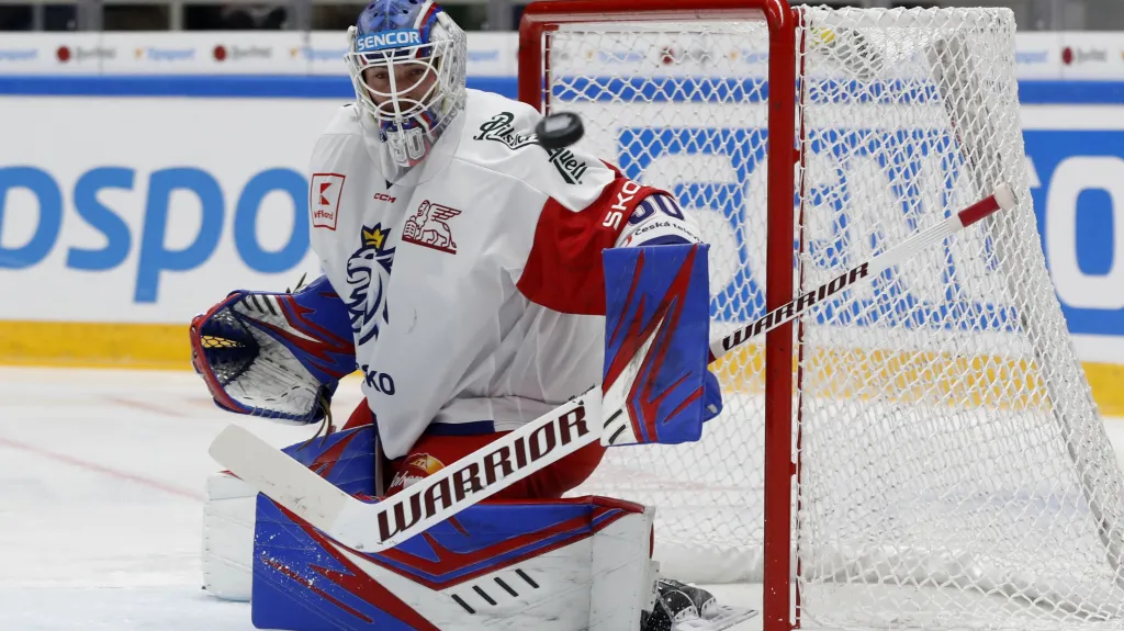 Český brankář Karel Vejmelka na MS v Rize