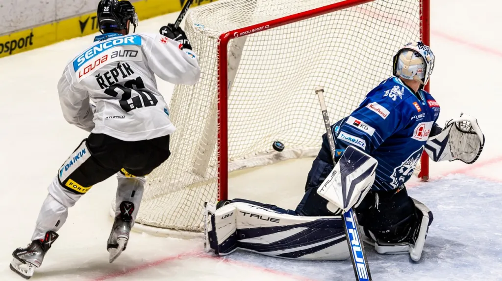 Michal Řepík dává gól Kladnu