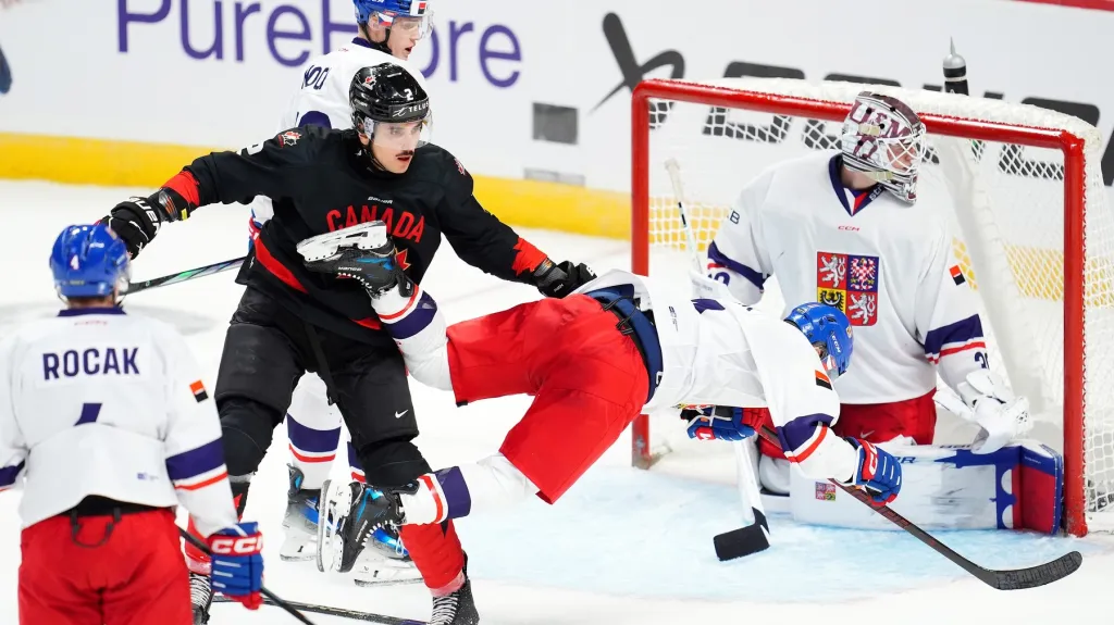 Marek Ročák a Pavel Šimek (vpravo) v přípravném utkání s Kanadou