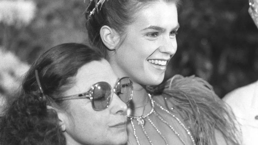 Katarina Wittová na ME v krasobruslení v Praze 1988 s trenérkou Juttou Müllerovou