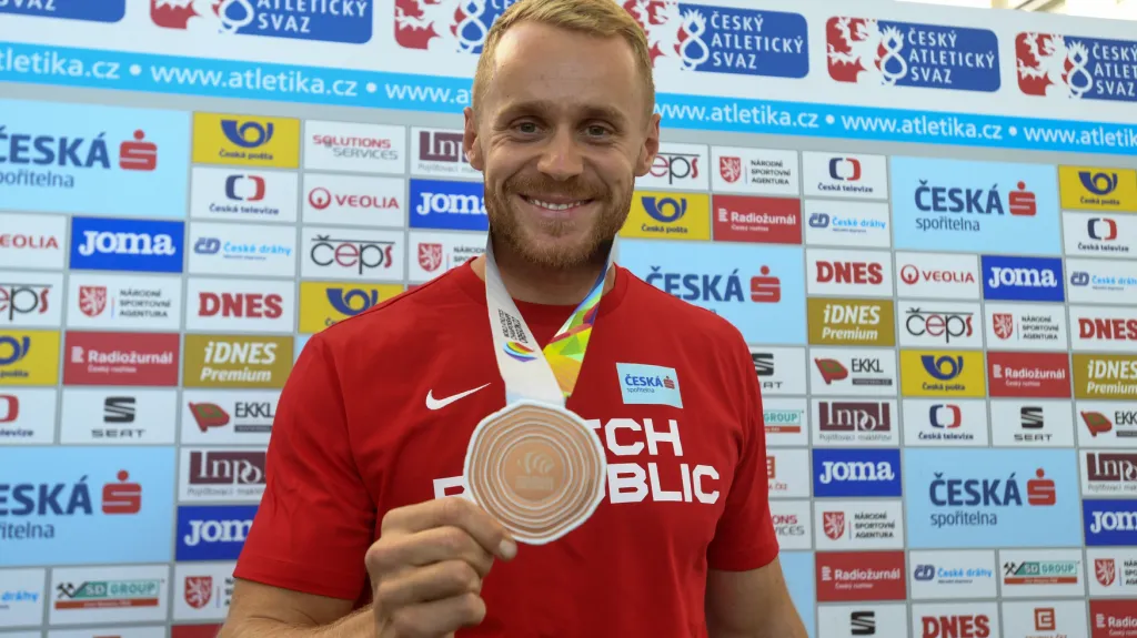 Jakub Vadlejch s bronzem z MS