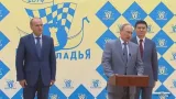 Světovému šachu dál šéfuje Iljumžinov, lobbovaly za něj ruské ambasády