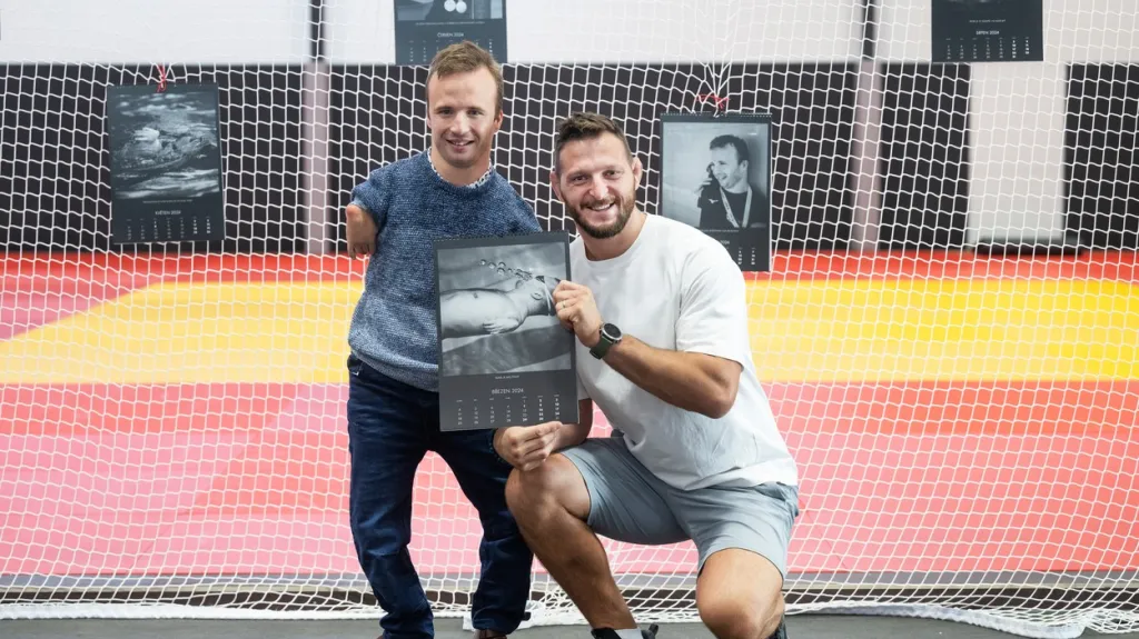 Paralympionik Arnošt Petráček a judista Lukáš Krpálek pokřtili kalendář