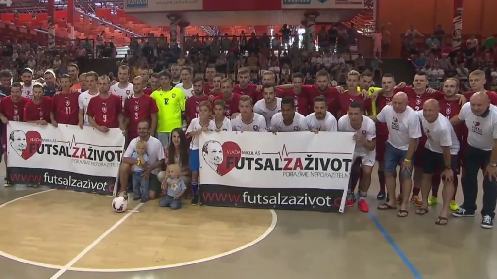 Fotbalisté a futsalisté podpořili svého maséra