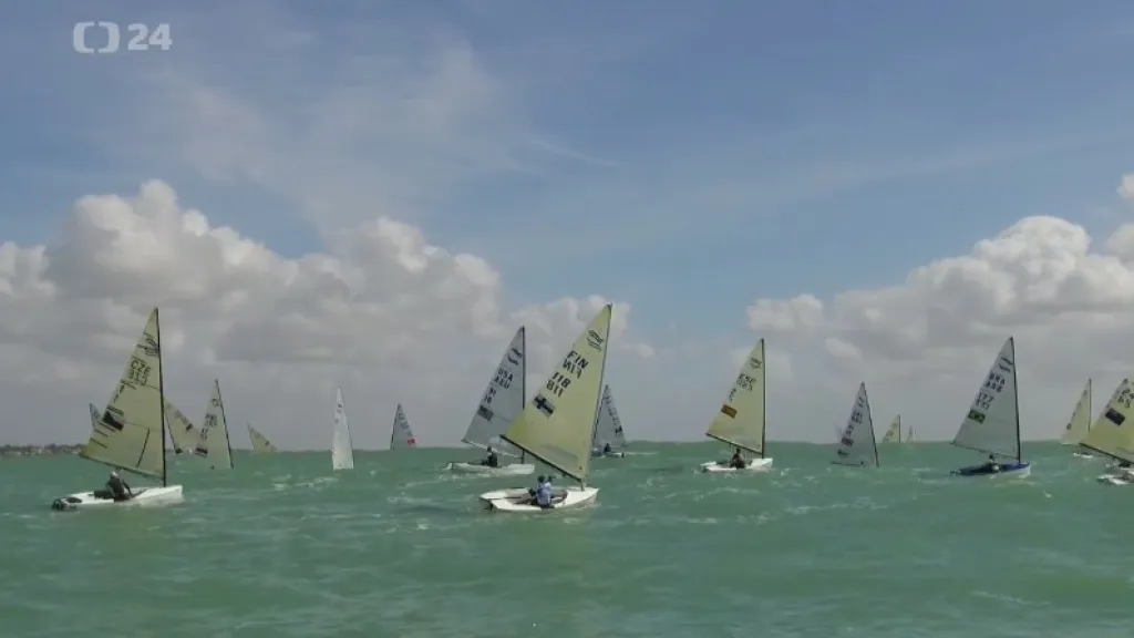 V Cádizu začalo ME jachtařské třídy Finn