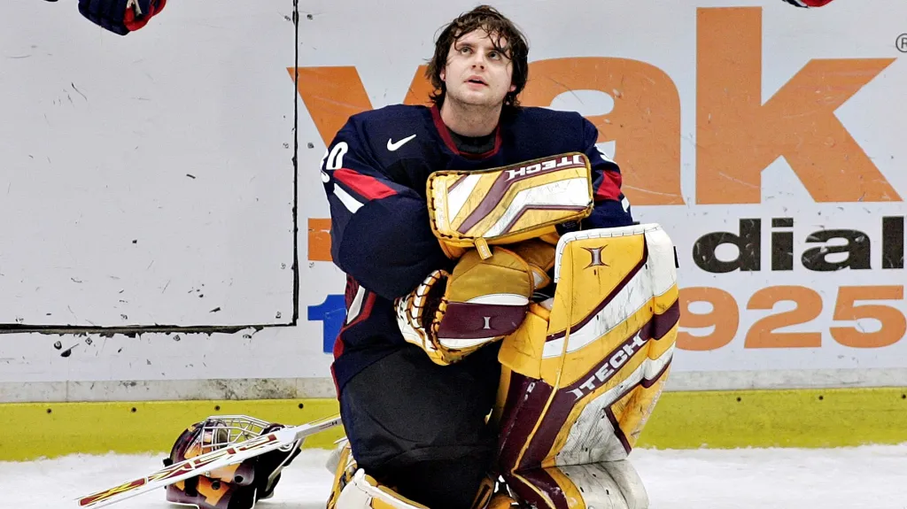 Hokejový brankář Jeff Frazee