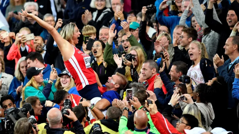 Barbora Špotáková oslavuje velké vítězství