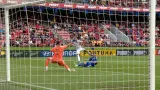 Hložek dává druhý gól Česka v přípravě s Kosovem