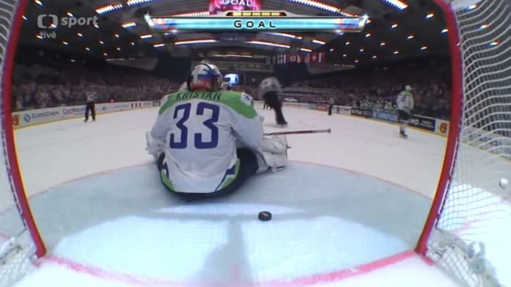 Gól v utkání Slovensko - Slovinsko: Meszároš - 1:1 (48. min.)