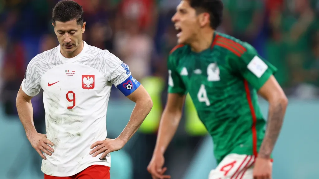 Zklamaný Polák Robert Lewandowski v utkání s Mexikem