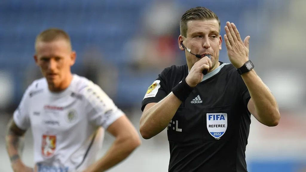 Rozhodčí Tomáš Klíma v utkání Hradec Králové - Plzeň