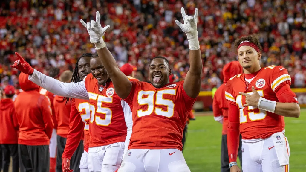 Hráči Kansas City slaví vítězství nad Pittsburghem