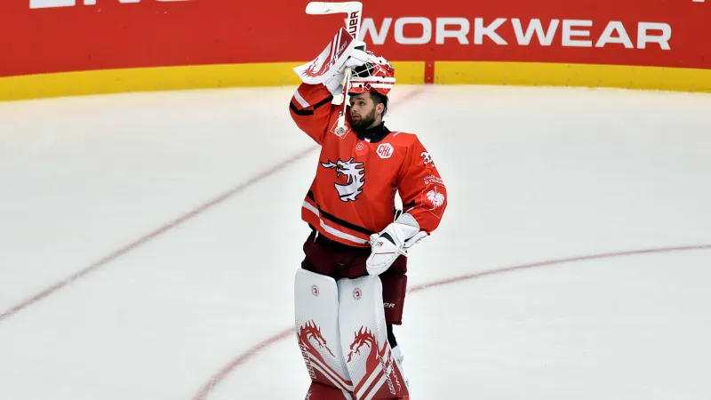 Třinecký gólman Patrik Bartošák