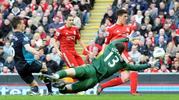 Szczesny zasahuje proti Martinu Kellymu