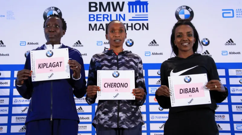 Edna Kiplagatová, Gladys Cheronová a Tiruneš Dibabaová v Berlíně