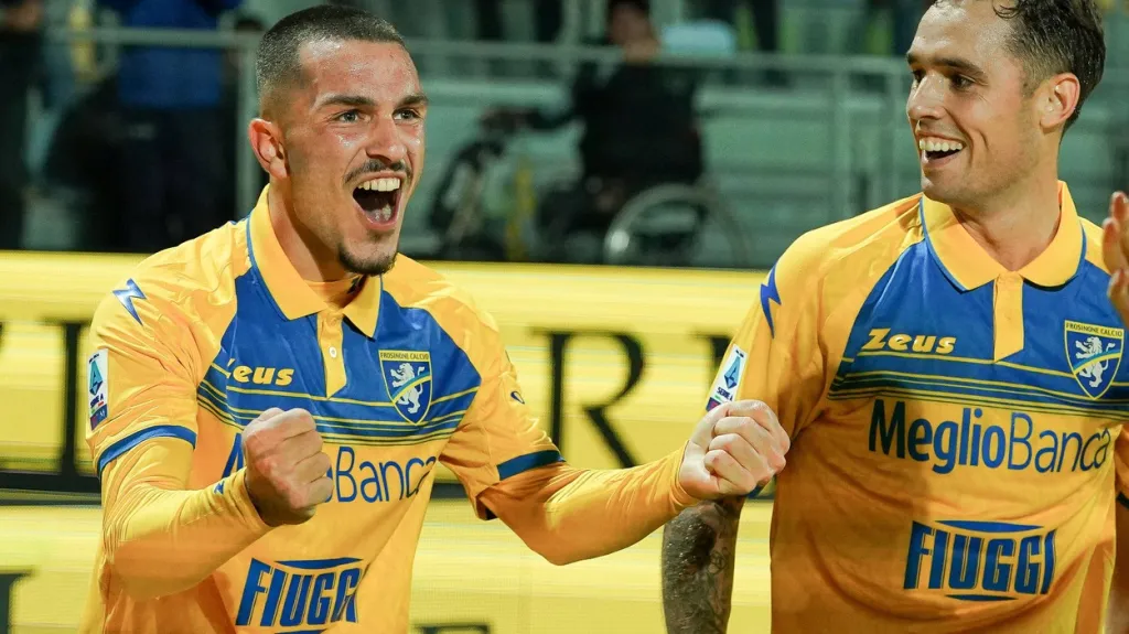 Arijon Ibrahimovč oslavuje první gól v Serii A