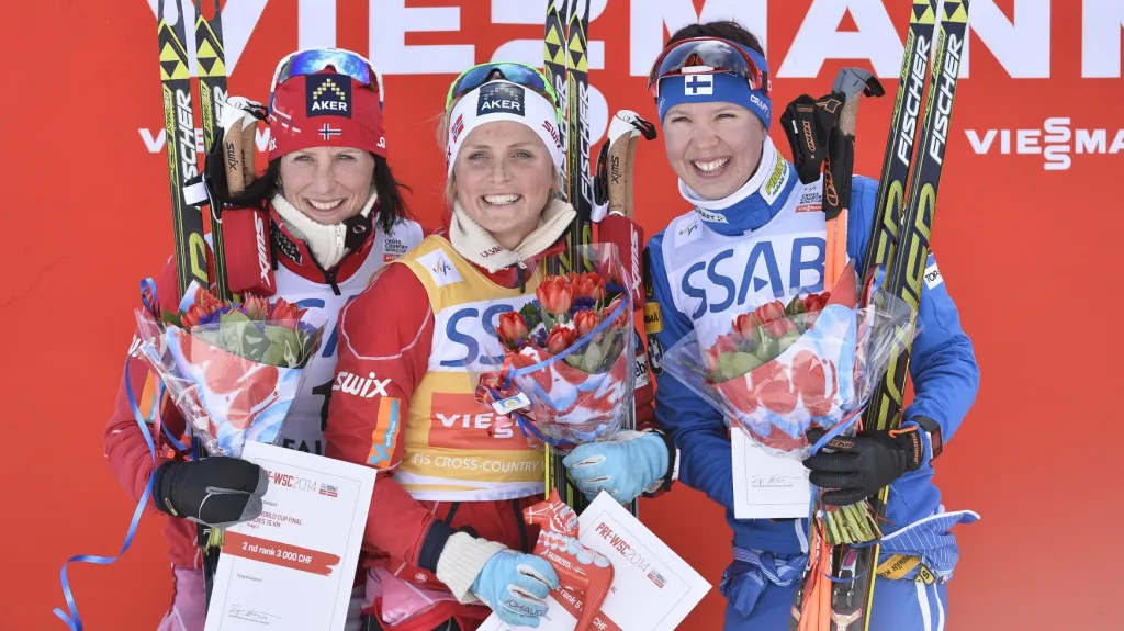 Zleva Marit Björgenová, Therese Johaugová a Kerttu Niskanenová