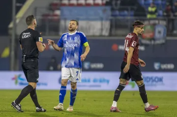 Rozhodčí Stanislav Volek promlouvá s Radimem Breitem z Olomouce