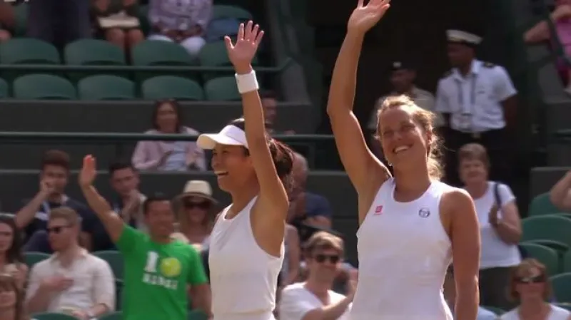 Strýcová je ve Wimbledonu ve finále deblu