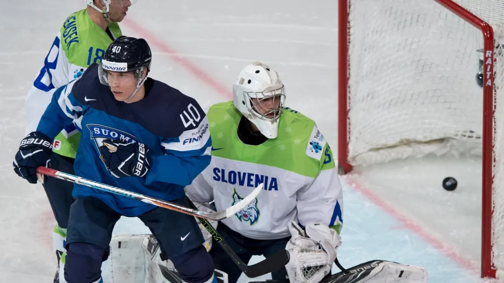 Tomi Sallinen v dresu Finska v utkání proti Slovinsku