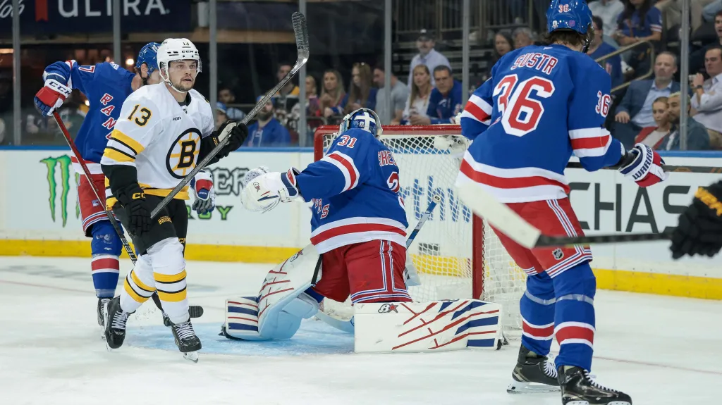 Matěj Blümel slaví gól v síti NY Rangers